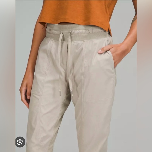 Lululemon Mid Rise Dance Studio Pants Lined Size 8 - Picture 8 of 8